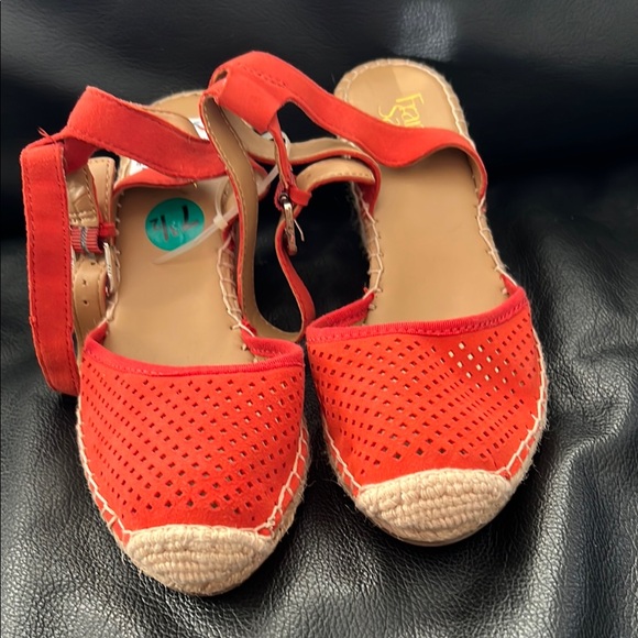 Franco Sarto NWT Stylish Orange Wedge Sandals. - Picture 3 of 9